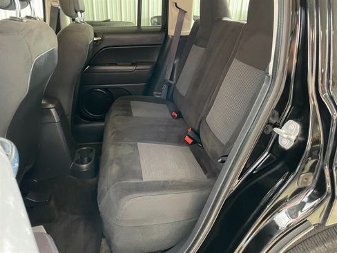 Used 2016 Jeep Patriot Latitude FWD image 17