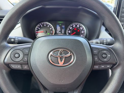 Used 2022 Toyota RAV4 XLE image 30