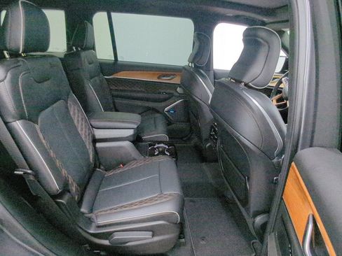 Used 2025 Jeep Grand Cherokee L Summit AWD/4WD image 39