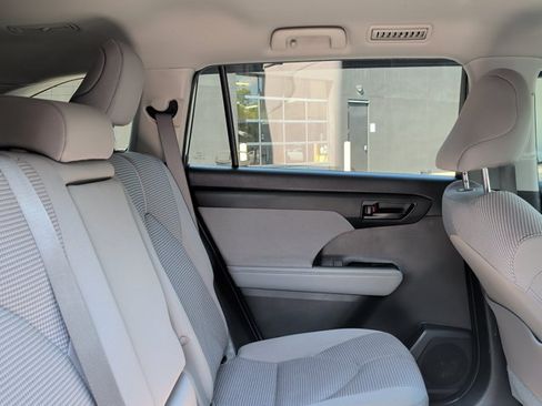 Used 2023 Toyota Highlander LE FWD image 24