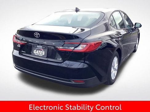 Used 2025 Toyota Camry LE image 10