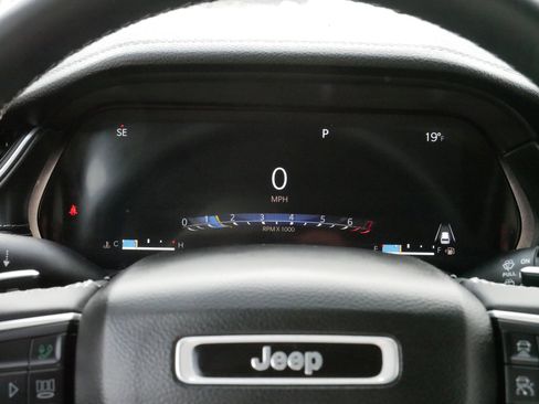 Used 2023 Jeep Grand Cherokee L Limited w/ Black Appearance Package image 21