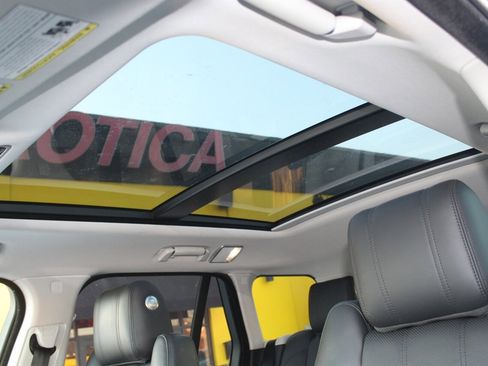 Used 2015 Land Rover Range Rover HSE image 23