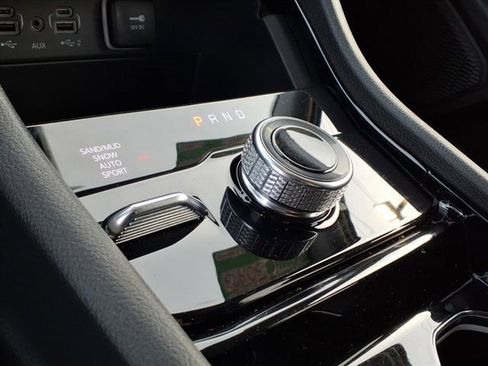 Used 2023 Jeep Grand Cherokee Limited w/ Black Appearance Package image 15