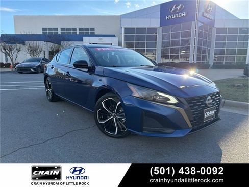 Used 2024 Nissan Altima 2.5 SR image 1