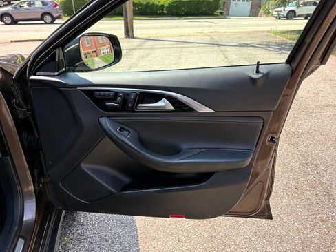 Used 2018 INFINITI QX30 Premium w/ Navigation Package image 19