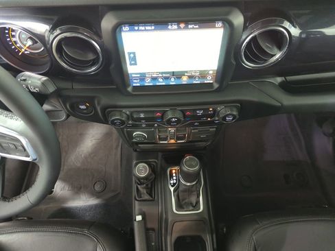 Used 2023 Jeep Wrangler Altitude image 14