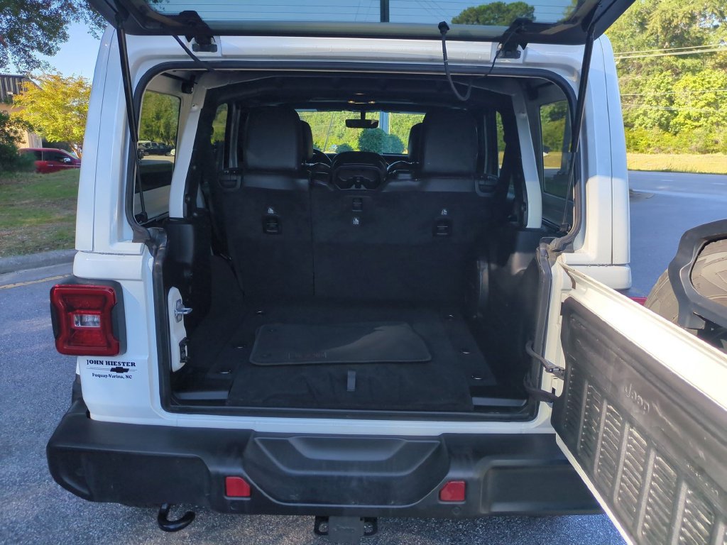 Used 2019 Jeep Wrangler Unlimited Sahara AWD/4WD image 33