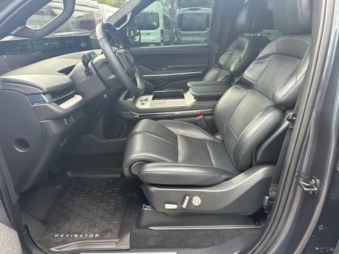 Used 2025 Lincoln Navigator Reserve w/ Jet Appearance Package AWD/4WD image 11