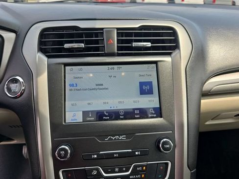 Used 2020 Ford Fusion SE FWD image 13
