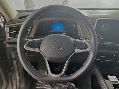 Certified 2024 Volkswagen Atlas SE w/ Panoramic Sunroof Package AWD/4WD image 11