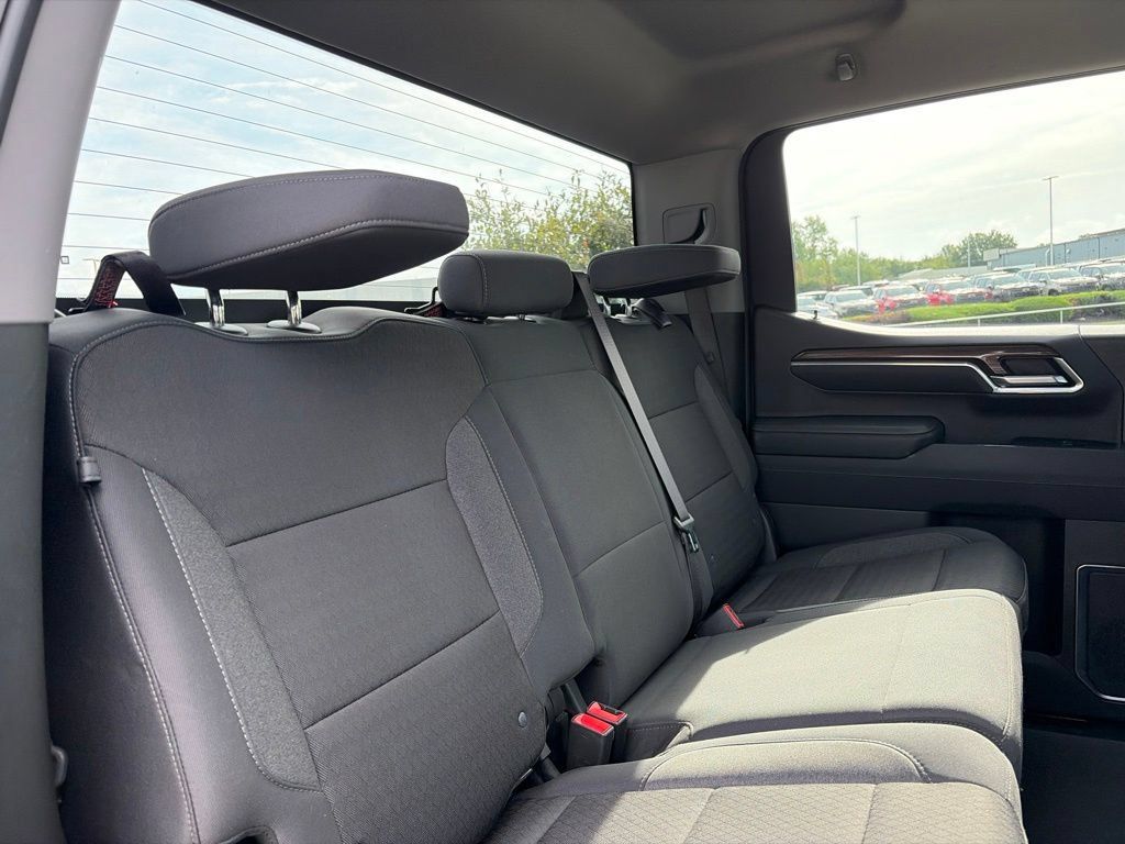 Used 2025 Chevrolet Silverado 1500 LT AWD/4WD image 32