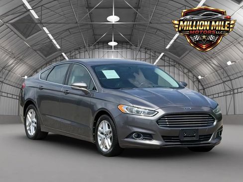 Used 2013 Ford Fusion SE FWD image 1