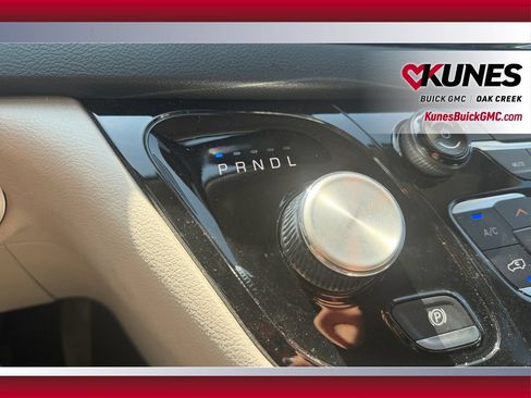 Used 2023 Chrysler Pacifica Touring-L FWD image 29