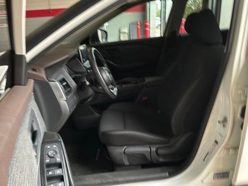 Used 2023 Nissan Rogue S AWD/4WD image 11