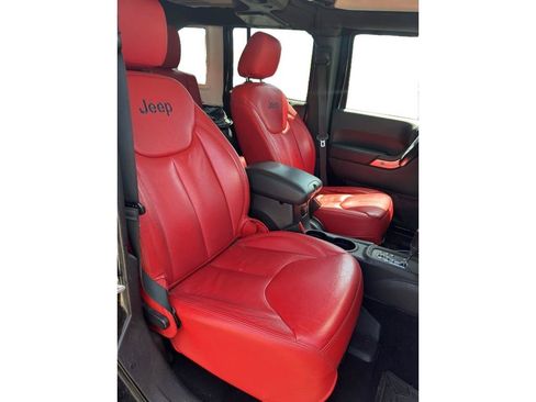 Used 2015 Jeep Wrangler Unlimited Sahara w/ Connectivity Group AWD/4WD image 4