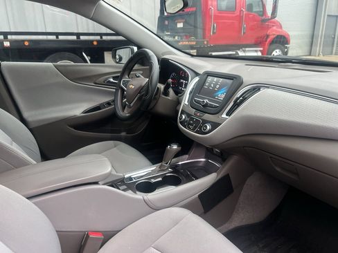 Used 2018 Chevrolet Malibu LT image 19