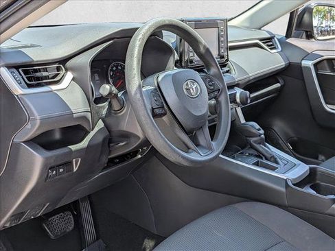 Used 2021 Toyota RAV4 LE FWD image 10