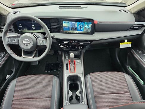 New 2026 Nissan Kicks SR w/ Cold Weather Package image 7