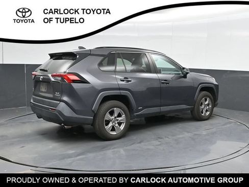 Used 2022 Toyota RAV4 XLE w/ Convenience Package AWD/4WD image 3