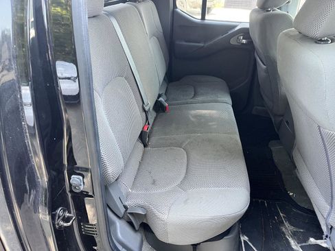 Used 2015 Nissan Frontier SV w/ SV Value Truck Package AWD/4WD image 13