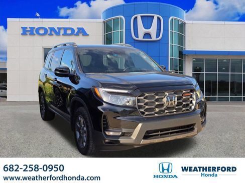 Used 2025 Honda Passport TrailSport image 1