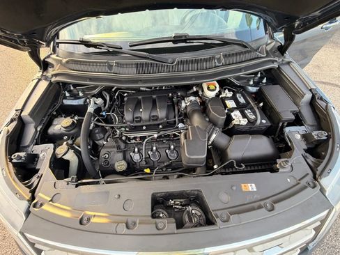 Used 2018 Ford Explorer XLT w/ Equipment Group 202A AWD/4WD image 47