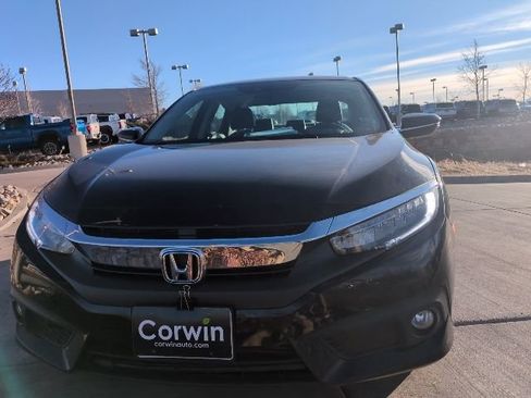 Used 2017 Honda Civic Touring image 5