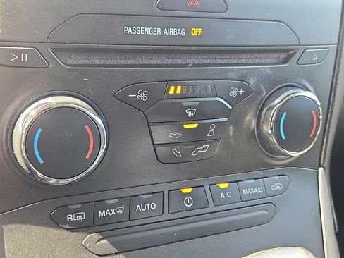 Used 2018 Ford Edge SEL FWD image 15