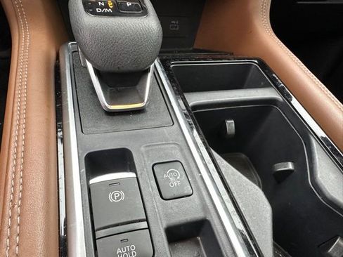 Used 2024 Nissan Pathfinder Platinum w/ Lighting Package (N92) FWD image 24