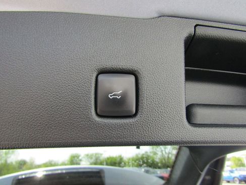 Used 2022 Ford Escape Titanium FWD image 21