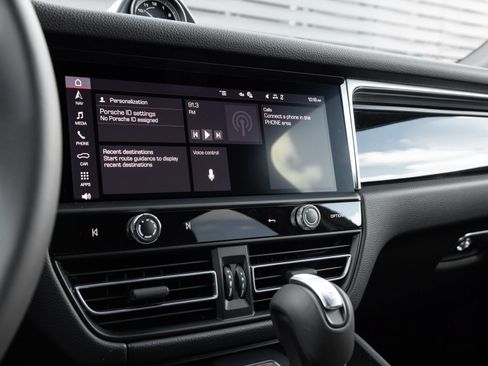 Certified 2026 Porsche Macan AWD/4WD image 25