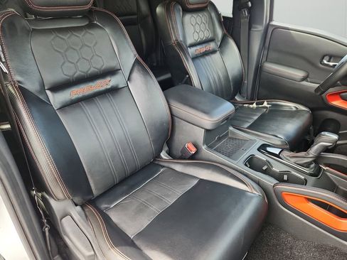 Used 2023 Nissan Frontier PRO-4X w/ Pro-4X Premium Package AWD/4WD image 14