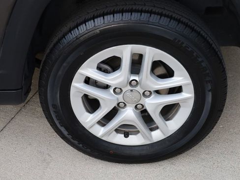 Used 2018 Jeep Compass Sport image 31