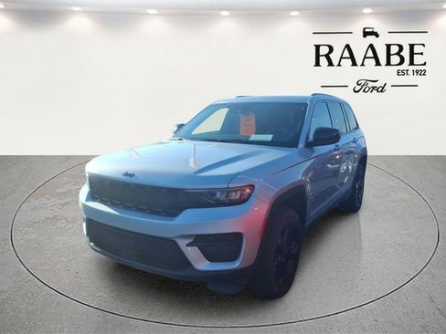 Used 2023 Jeep Grand Cherokee Altitude image 14