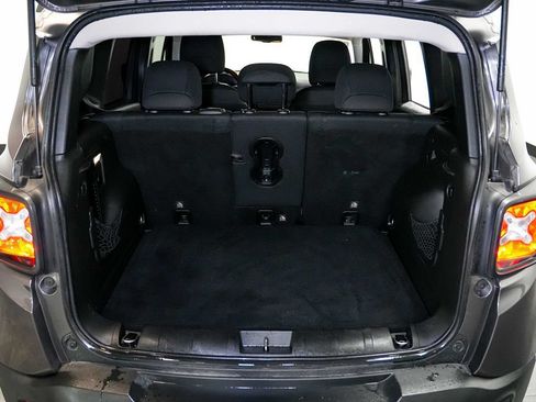Used 2020 Jeep Renegade Altitude FWD image 25