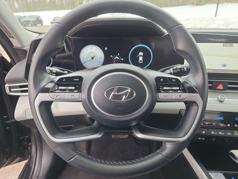 Used 2023 Hyundai Elantra Limited image 21