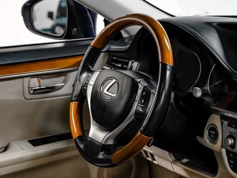 Used 2014 Lexus ES 300h w/ Luxury Package w/Bamboo Trim FWD image 12