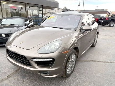 Used 2014 Porsche Cayenne GTS AWD/4WD image 2