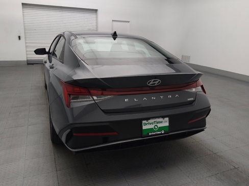 Used 2025 Hyundai Elantra Hybrid FWD image 6