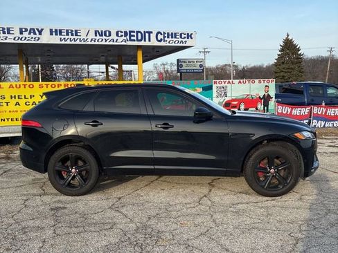 Used 2019 Jaguar F-PACE S image 3