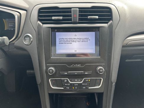 Used 2019 Ford Fusion SE w/ Equipment Group 151A FWD image 17