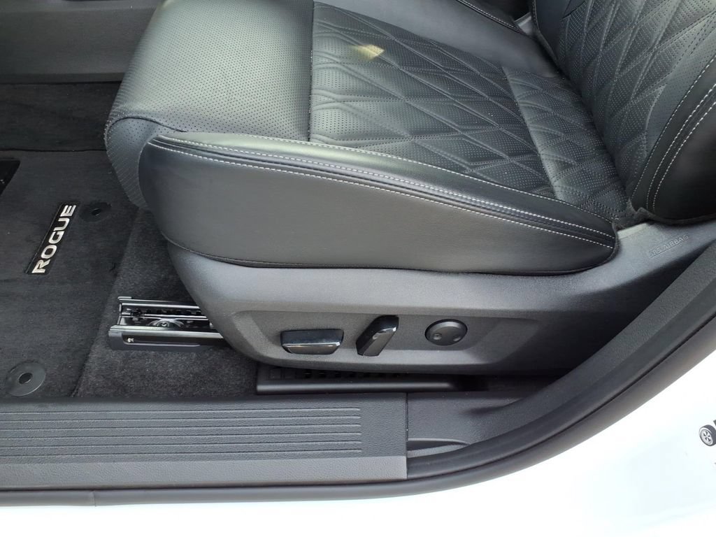 Used 2026 Nissan Rogue Platinum w/ Platinum Premium Package AWD/4WD image 5