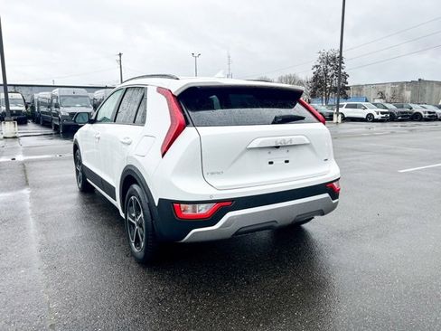 Used 2024 Kia Niro EX image 8