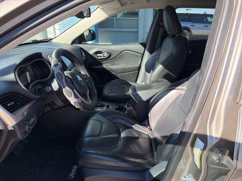 Used 2017 Jeep Cherokee Limited image 15