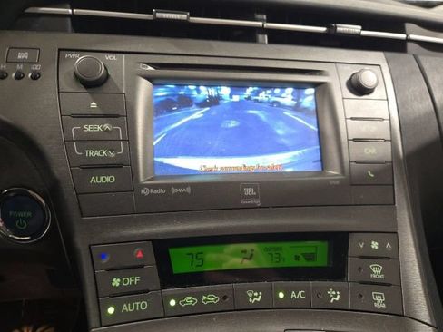 Used 2015 Toyota Prius Five FWD image 16