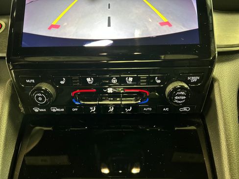 Used 2024 Jeep Grand Cherokee Overland image 19