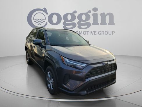 Used 2025 Toyota RAV4 XLE w/ Convenience Package FWD image 9