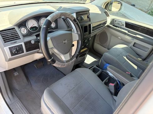Used 2010 Dodge Grand Caravan SXT FWD image 8