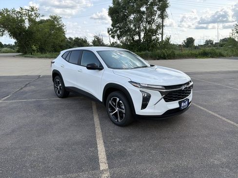 New 2026 Chevrolet Trax RS FWD image 3